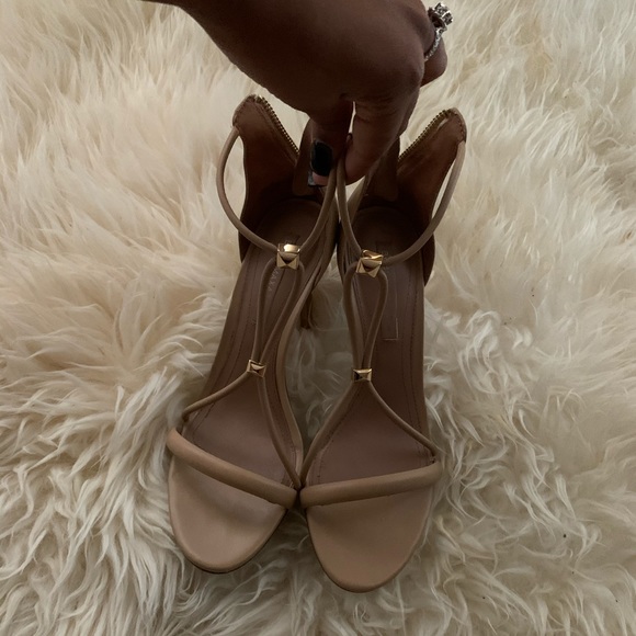 BCBG Shoes - Bcbg tan heels